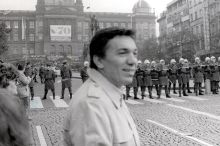 Vlajky vystřídaly pendreky. Pamětníci odkrývají odvrácenou tvář 28. října
