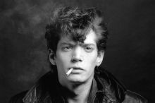 Fotil něžné lilie, penisy i umělce. Provokatér Robert Mapplethorpe by oslavil 80 let