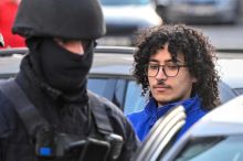 Ve vazbě i kvůli rasismu? Promluvil aktivista obviněný z terorismu v Pardubicích